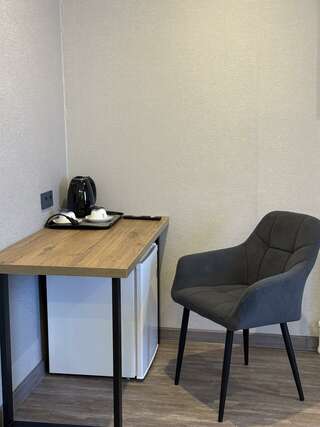 Гостиница Ривьера Комсомольск-на-Амуре Номер комфорт улучшенный с 1 двуспальной кроватью-11