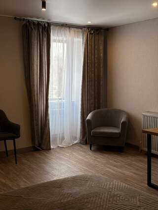 Гостиница Ривьера Комсомольск-на-Амуре Номер комфорт улучшенный с 1 двуспальной кроватью-6