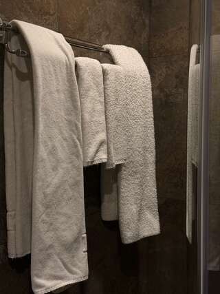 Гостиница Ривьера Комсомольск-на-Амуре Номер комфорт улучшенный с 1 двуспальной кроватью-4